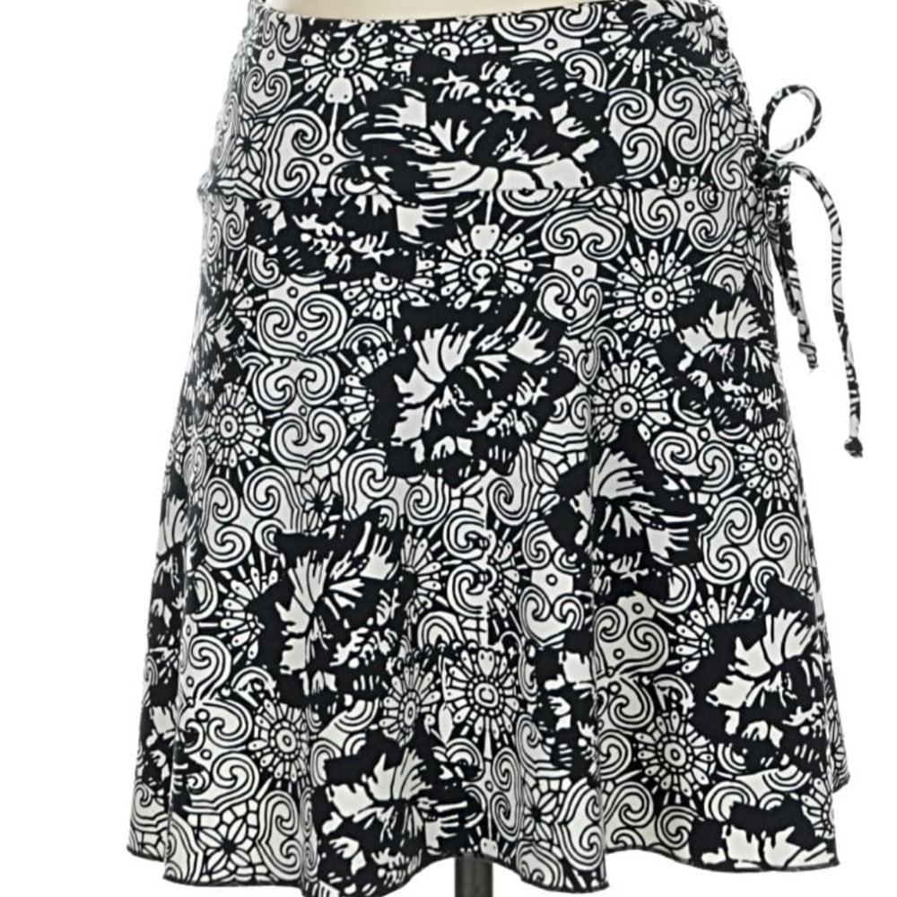 Black and White Floral Skirt With Side  Tie
